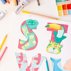 Buntes Buchstabenposter handgemalt von der Münchner Illustratorin Kathrin Boll